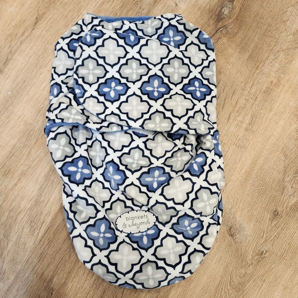 Blankets & Beyond Baby Swaddle Bag Blanket Blue/Gray Soft Sherpa Fleece Neutral